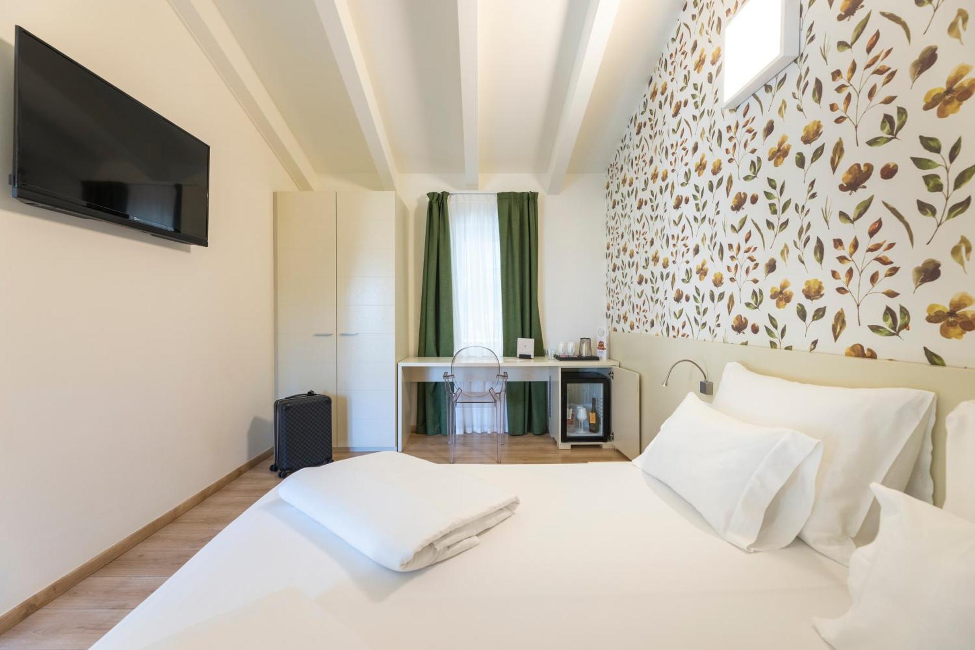 Hi Hotels Torbole - Pool & Spa Torbole Sul Garda Exterior photo